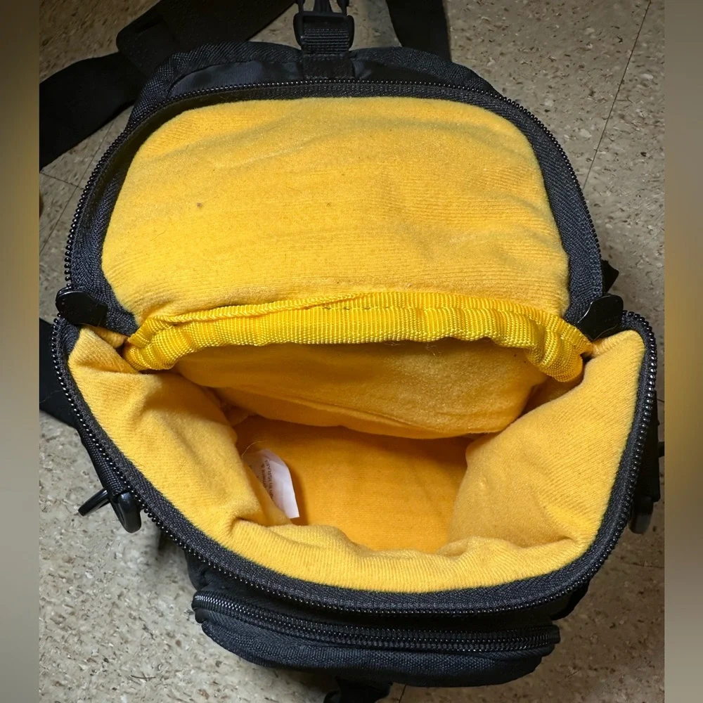 RARE Domke Bug Bag - 10 Black Compact Small Shoulder Camera Bag‎ EUC